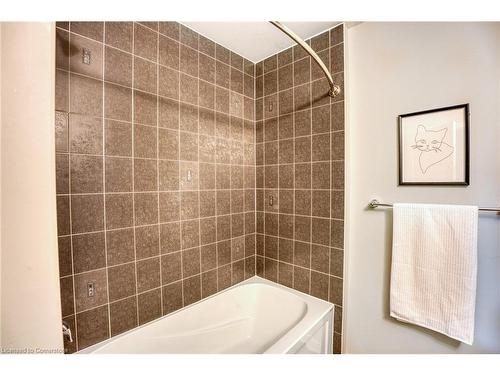 146 Crafter Crescent, Stoney Creek, ON - Indoor Photo Showing Bathroom