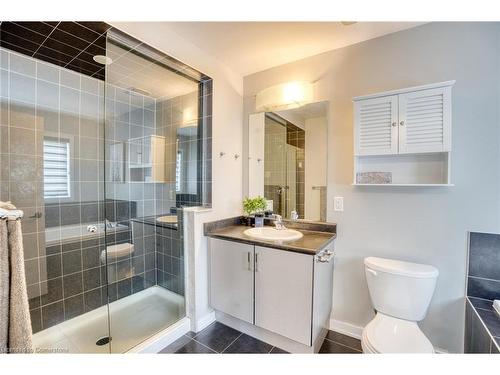 146 Crafter Crescent, Stoney Creek, ON - Indoor Photo Showing Bathroom