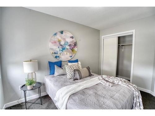 146 Crafter Crescent, Stoney Creek, ON - Indoor Photo Showing Bedroom