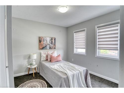 146 Crafter Crescent, Stoney Creek, ON - Indoor Photo Showing Bedroom