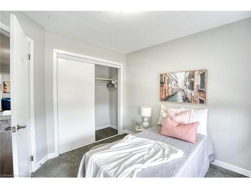 146 Crafter Crescent, Stoney Creek, ON - Indoor Photo Showing Bedroom