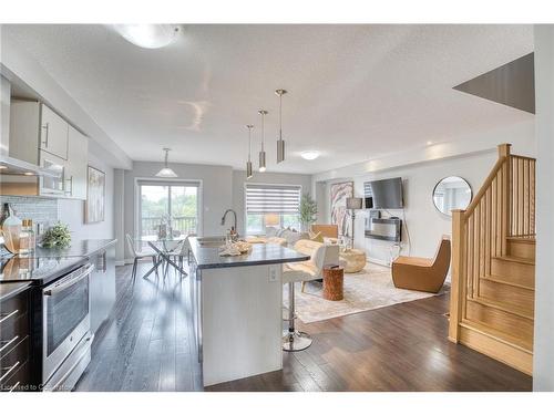 146 Crafter Crescent, Stoney Creek, ON - Indoor Photo Showing Kitchen With Upgraded Kitchen