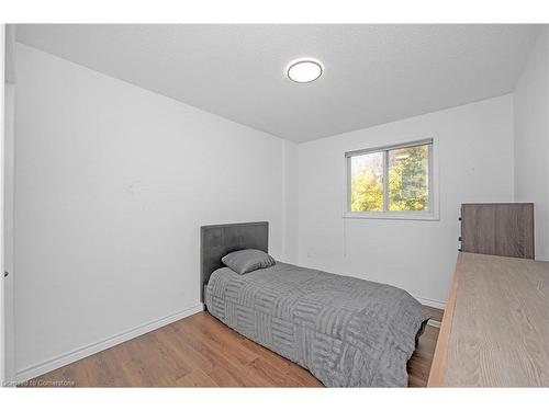 25 Westvillage Drive, Hamilton, ON - Indoor Photo Showing Bedroom