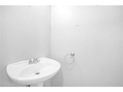 25 Westvillage Drive, Hamilton, ON - Indoor Photo Showing Bathroom