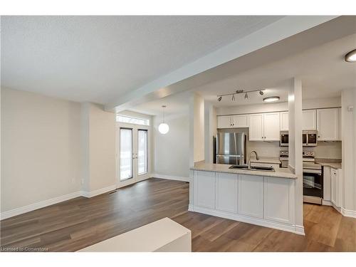 B-23 Chester Street, Oakville, ON - Indoor Photo Showing Kitchen