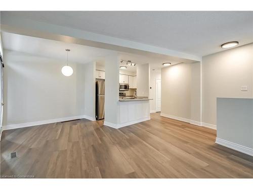 B-23 Chester Street, Oakville, ON - Indoor Photo Showing Kitchen