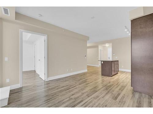 407-9075 Jane Street, Vaughan, ON - Indoor