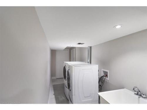 904 Oasis Drive, Mississauga, ON - Indoor Photo Showing Laundry Room