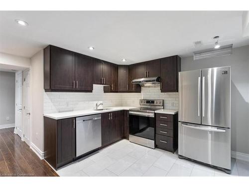 904 Oasis Drive, Mississauga, ON - Indoor Photo Showing Kitchen With Upgraded Kitchen