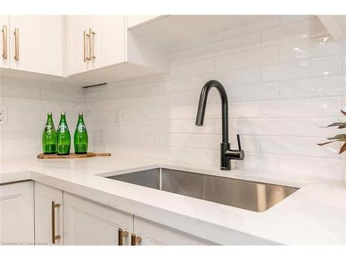 Bsmt-88 Luxury Avenue, Bradford, ON - Indoor Photo Showing Kitchen