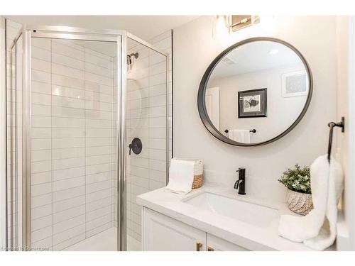 Bsmt-88 Luxury Avenue, Bradford, ON - Indoor Photo Showing Bathroom