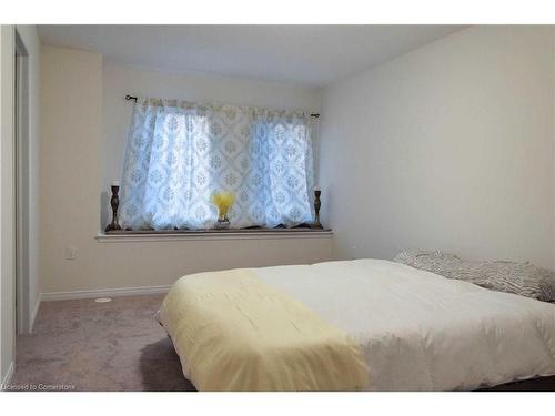 21-8317 Mulberry Drive, Niagara Falls, ON - Indoor Photo Showing Bedroom