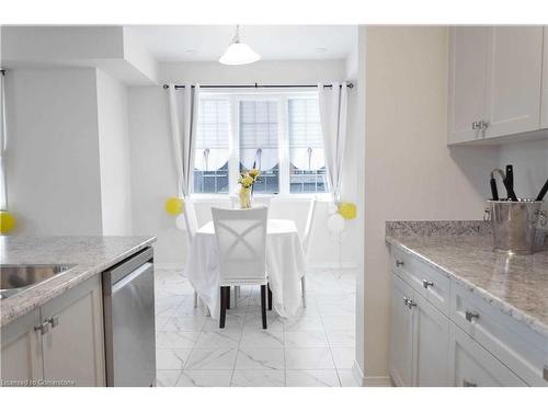 21-8317 Mulberry Drive, Niagara Falls, ON - Indoor Photo Showing Kitchen