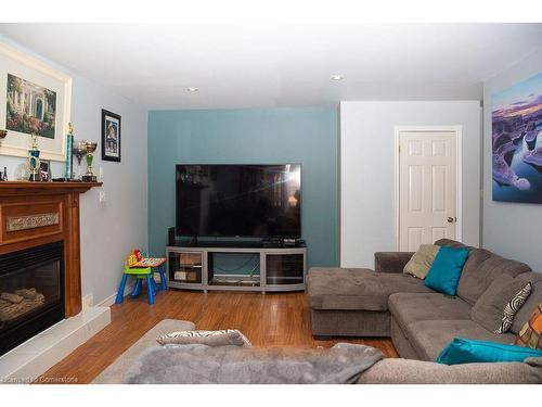 199 Garden Path, Chatham, ON - Indoor Photo Showing Living Room With Fireplace