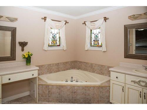 199 Garden Path, Chatham, ON - Indoor Photo Showing Bathroom