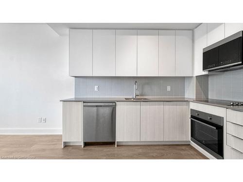 603-2481 Taunton Road, Oakville, ON - Indoor Photo Showing Kitchen