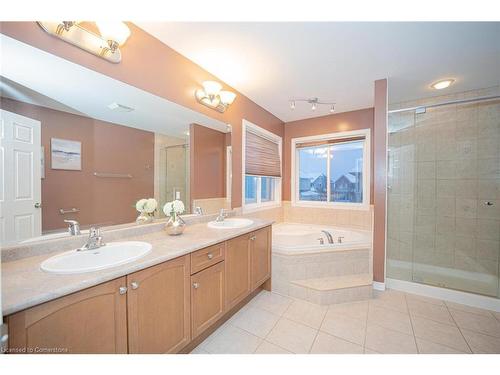 319 Robert Ferrie Drive, Kitchener, ON - Indoor Photo Showing Bathroom