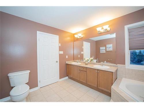 319 Robert Ferrie Drive, Kitchener, ON - Indoor Photo Showing Bathroom