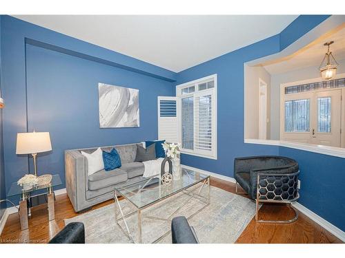 319 Robert Ferrie Drive, Kitchener, ON - Indoor Photo Showing Living Room