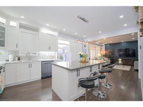 51 Burgess Crescent, Brantford, ON - Indoor Photo Showing Kitchen With Upgraded Kitchen