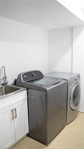 Lower-3870 Midhurst Lane, Mississauga, ON - Indoor Photo Showing Laundry Room