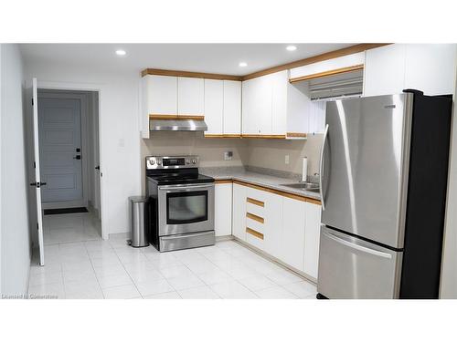 Lower-3870 Midhurst Lane, Mississauga, ON - Indoor Photo Showing Kitchen