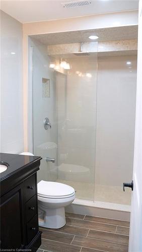 Lower-3870 Midhurst Lane, Mississauga, ON - Indoor Photo Showing Bathroom