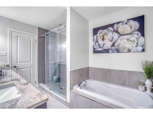 958 Beach Boulevard, Hamilton, ON - Indoor Photo Showing Bathroom