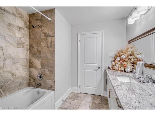 958 Beach Boulevard, Hamilton, ON - Indoor Photo Showing Bathroom