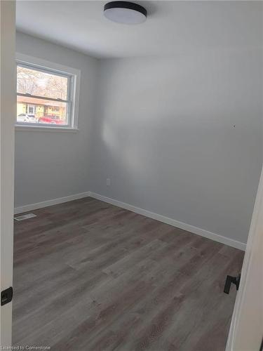 90 Queenston Crescent, London, ON - Indoor Photo Showing Other Room