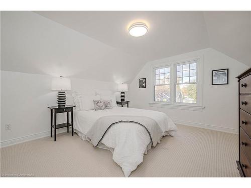 950 Park Avenue W, Burlington, ON - Indoor Photo Showing Bedroom