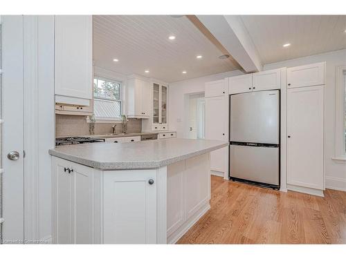 950 Park Avenue W, Burlington, ON - Indoor Photo Showing Kitchen