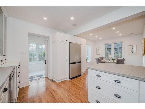 950 Park Avenue W, Burlington, ON - Indoor Photo Showing Kitchen