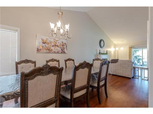 8233 Costabile Drive, Niagara Falls, ON - Indoor Photo Showing Dining Room