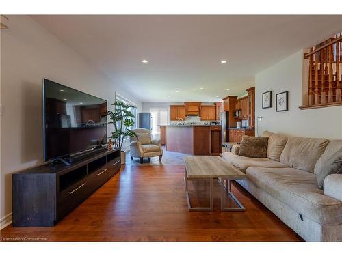 8233 Costabile Drive, Niagara Falls, ON - Indoor Photo Showing Living Room