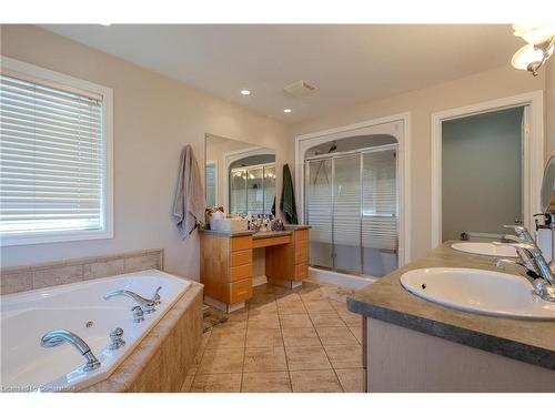 8233 Costabile Drive, Niagara Falls, ON - Indoor Photo Showing Bathroom