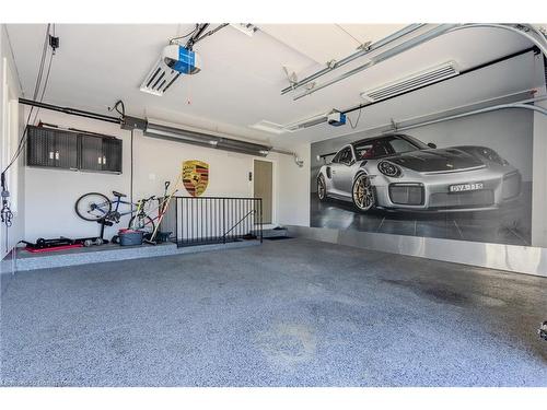 8233 Costabile Drive, Niagara Falls, ON - Indoor Photo Showing Garage