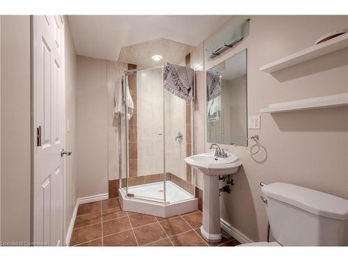 8233 Costabile Drive, Niagara Falls, ON - Indoor Photo Showing Bathroom