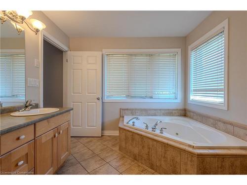 8233 Costabile Drive, Niagara Falls, ON - Indoor Photo Showing Bathroom