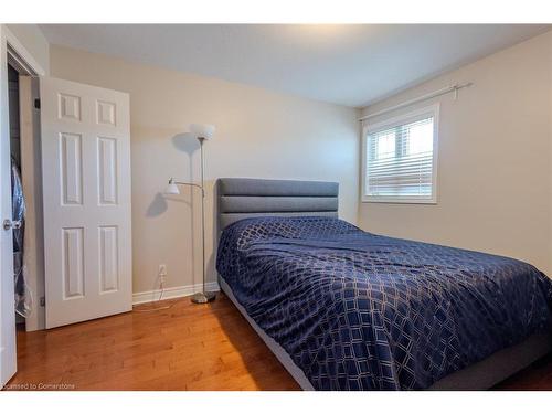 8233 Costabile Drive, Niagara Falls, ON - Indoor Photo Showing Bedroom