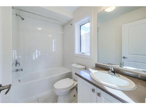 272 Broadacre Drive, Kitchener, ON - Indoor Photo Showing Bathroom