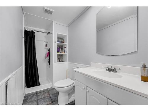 22-875 Parkinson Road, Woodstock, ON - Indoor Photo Showing Bathroom