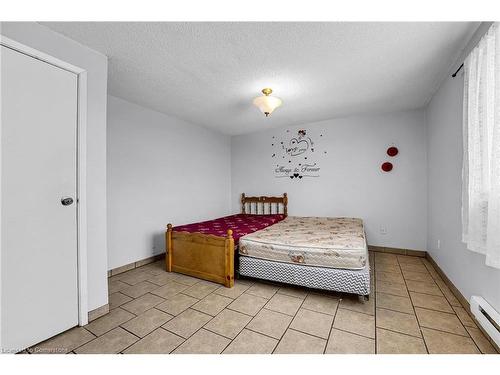 22-875 Parkinson Road, Woodstock, ON - Indoor Photo Showing Bedroom