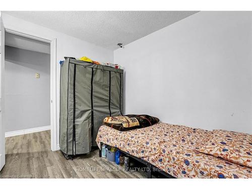 22-875 Parkinson Road, Woodstock, ON - Indoor Photo Showing Bedroom