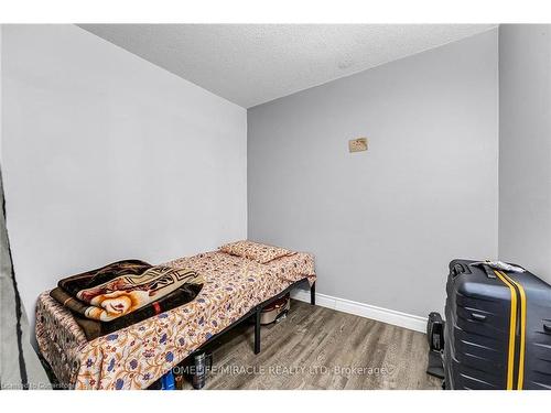 22-875 Parkinson Road, Woodstock, ON - Indoor Photo Showing Bedroom