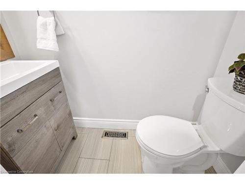 15 Briarfield Street, Kitchener, ON - Indoor Photo Showing Bathroom