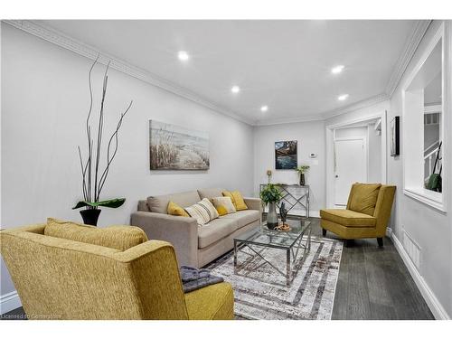 15 Briarfield Street, Kitchener, ON - Indoor Photo Showing Living Room