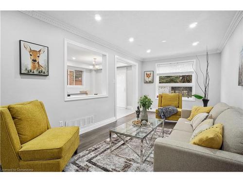 15 Briarfield Street, Kitchener, ON - Indoor Photo Showing Living Room