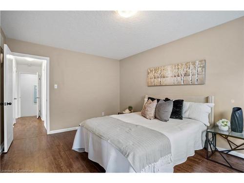 15 Briarfield Street, Kitchener, ON - Indoor Photo Showing Bedroom