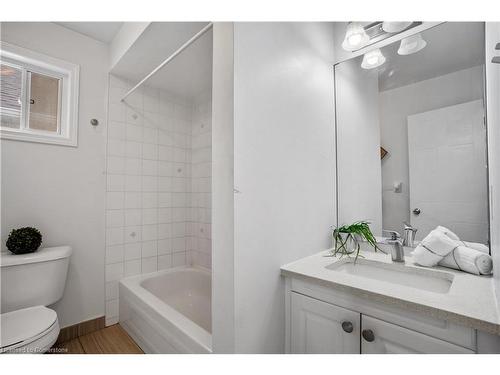 15 Briarfield Street, Kitchener, ON - Indoor Photo Showing Bathroom